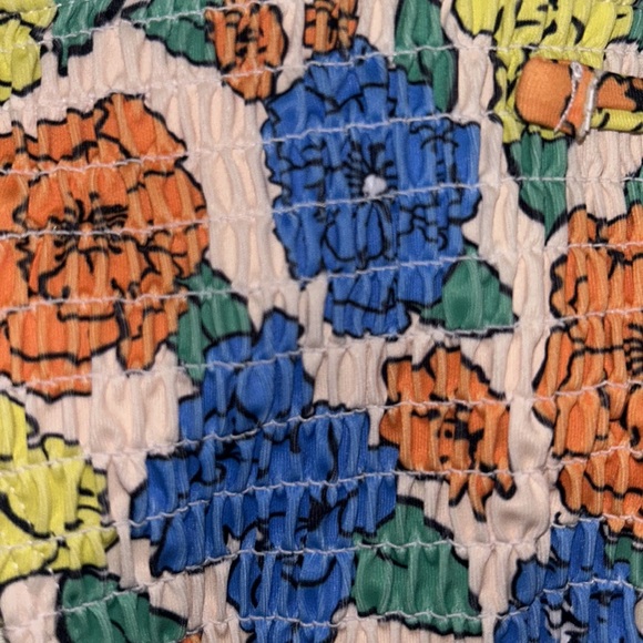 Bikini - Picture 2 of 2